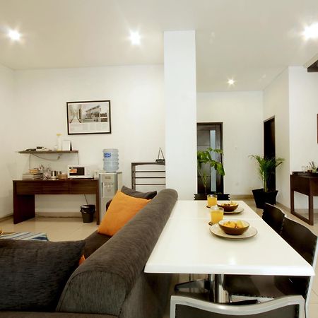 Omah Dasar Hotel Джакарта Экстерьер фото
